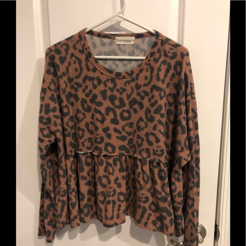Cute Leopard print long sleeved top
